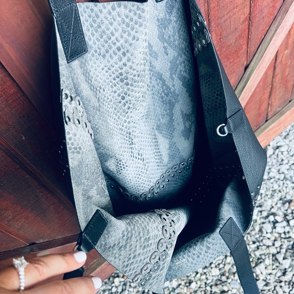Rare! Henri Bendel Reversible Astrid Large Black Leather With Snakeskin Hobo Bag - Picture 10 of 16